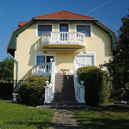 Haus Kristina Hotel Csopak Exterior foto